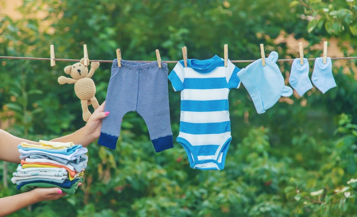 pranie ubranek niemowlęcych i pluszaków
